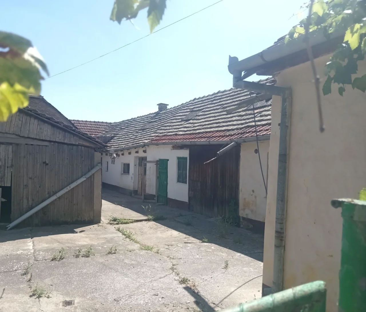 Дом на хорошей локации под дачу/ВНЖ /проживание. До Нови Сада 50 км.