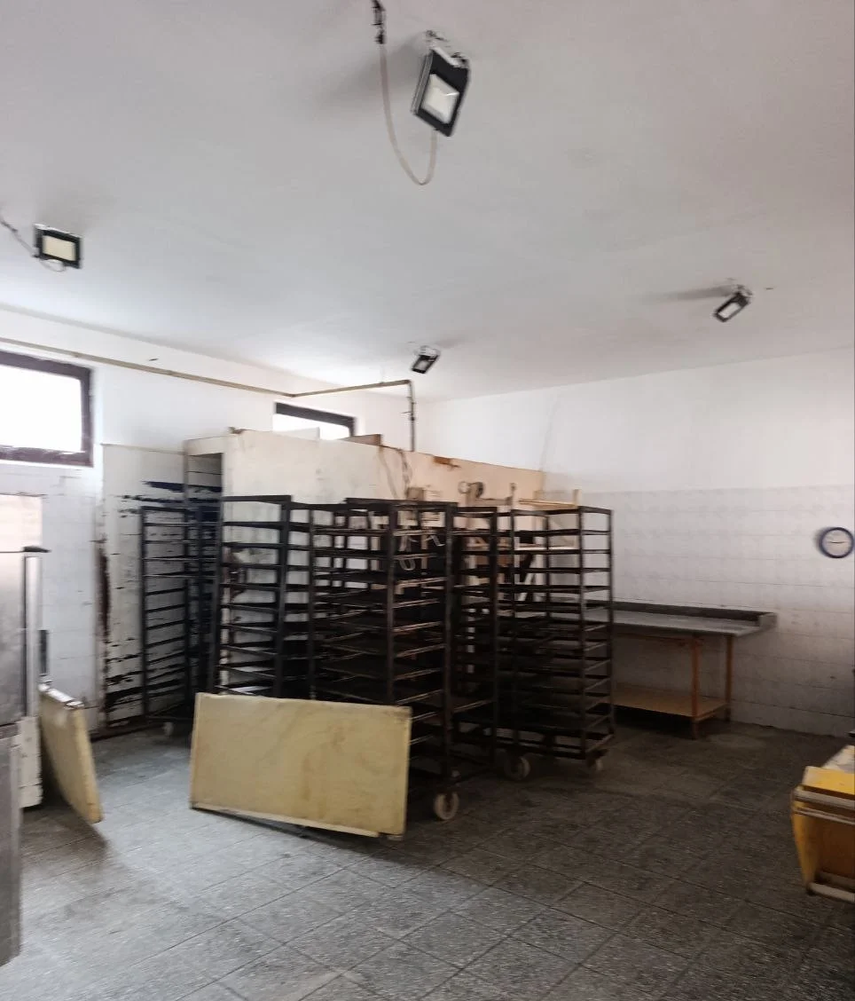 Дом с пекарней в городе Бечей. 40 км от Нови Сада.