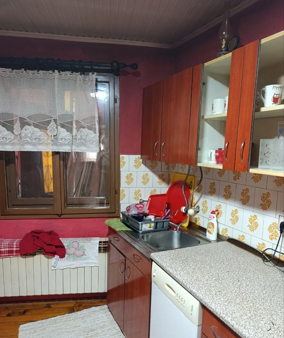Дом в городе с внутренним двориком. 40 км от Нови Сада.