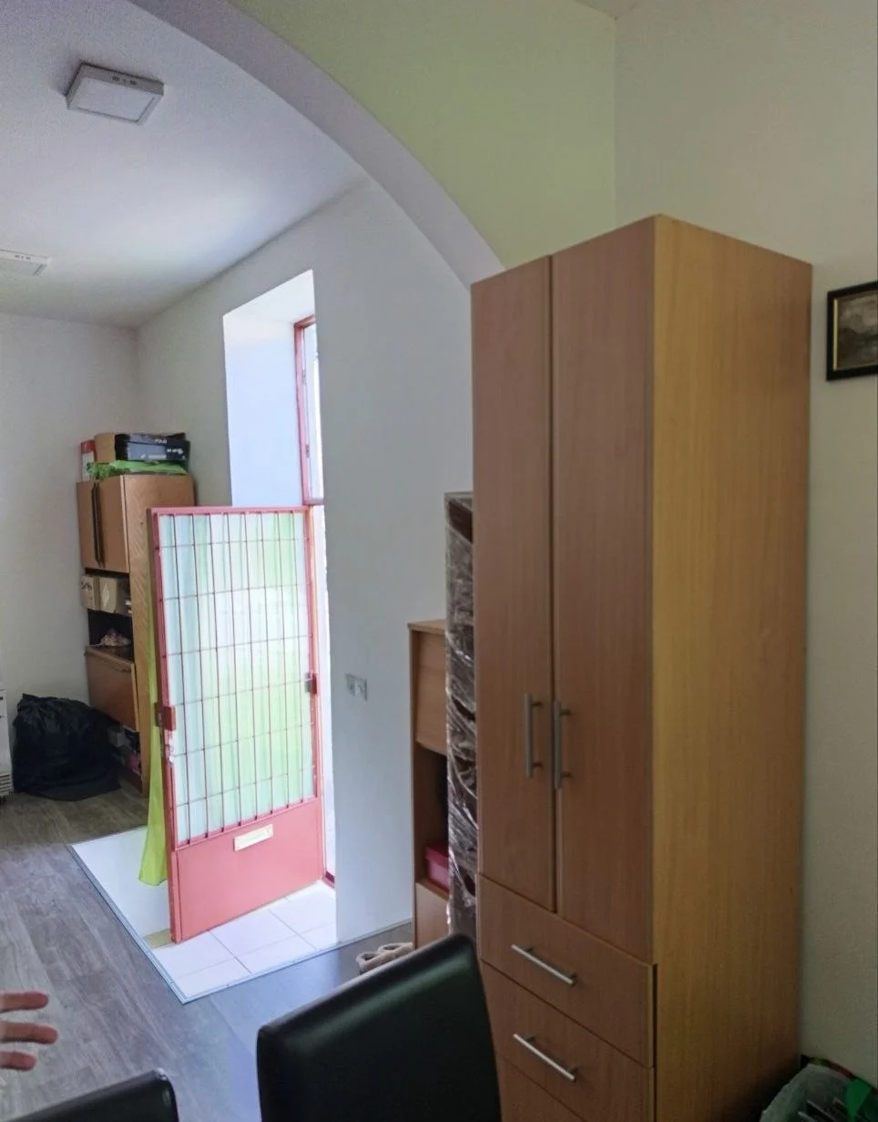 Кирпичный жилой дом с помещением под офис в городе Бечей. 40 км от Нови Сада.