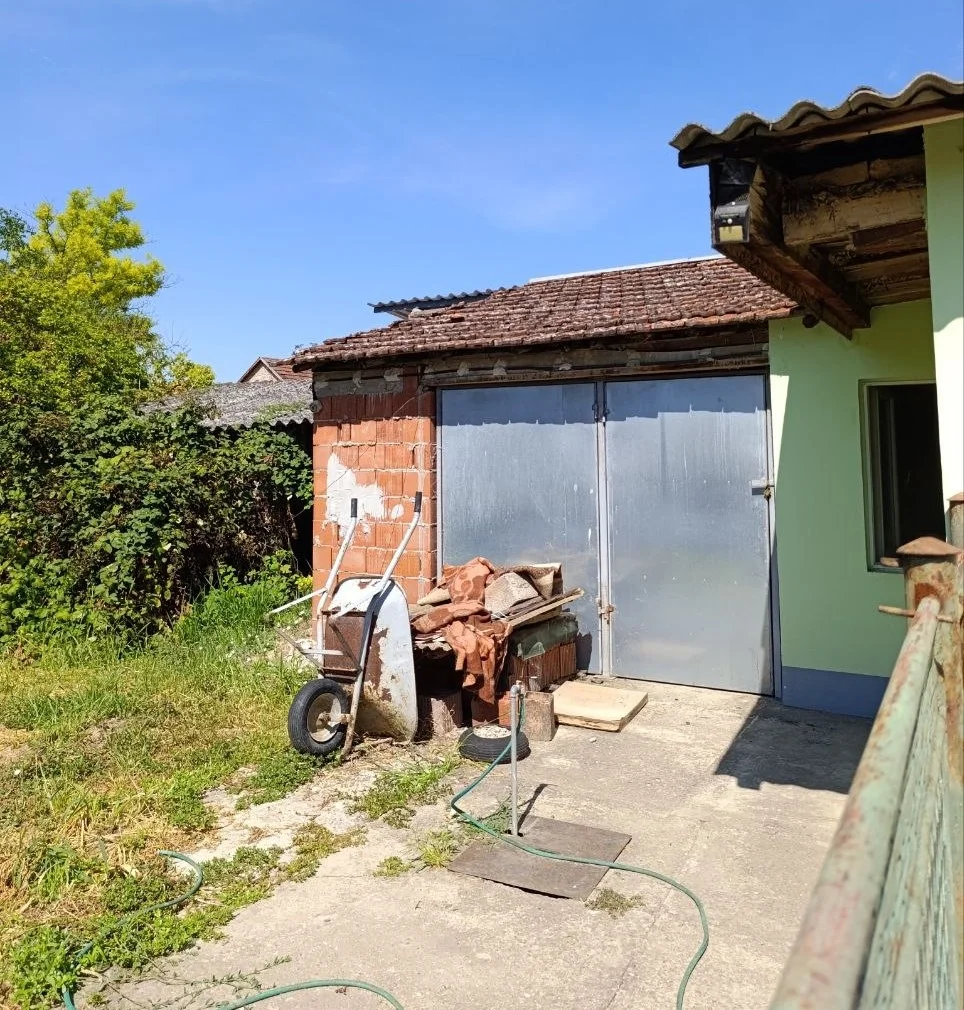 Дом для большой семьи в городе. 40 км от Нови Сада.