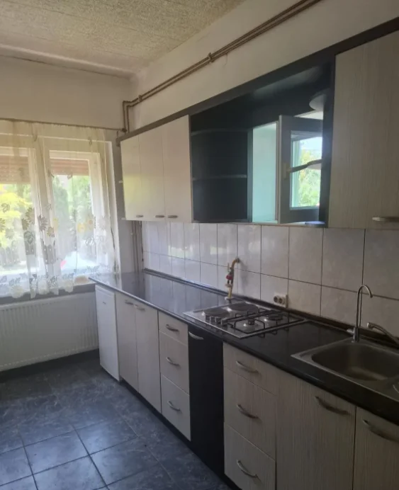 Отремонтированный на небольшом участке в городе. 40 км от Нови Сада.