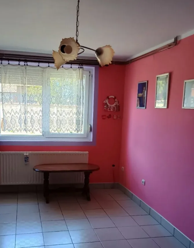 Уютный 2-х этажный домик в городе. 40 км от Нови Сада