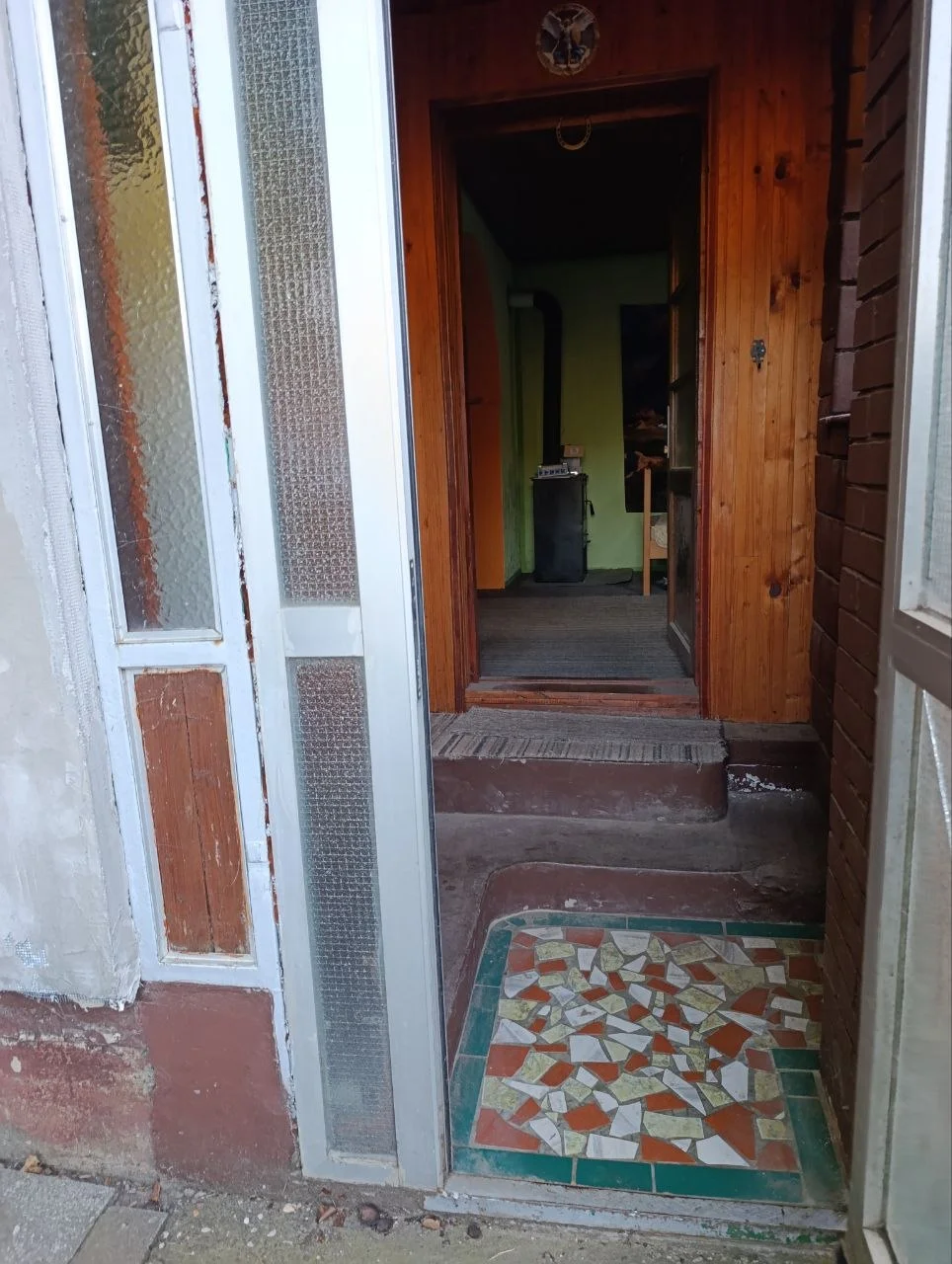 Два дома из твердого материала на одном участке в городе. 40 км от Нови Сада.