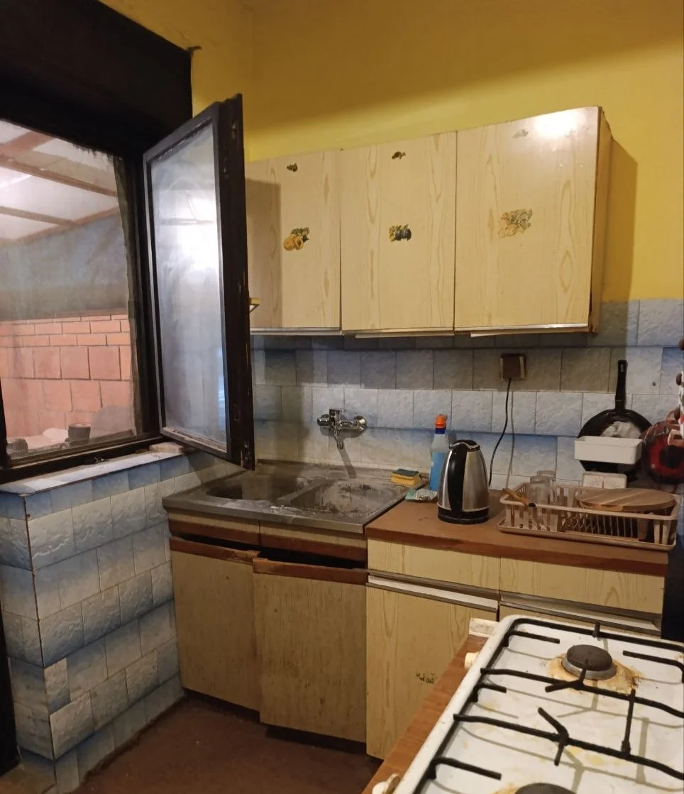 Два дома из твердого материала на одном участке в городе. 40 км от Нови Сада.