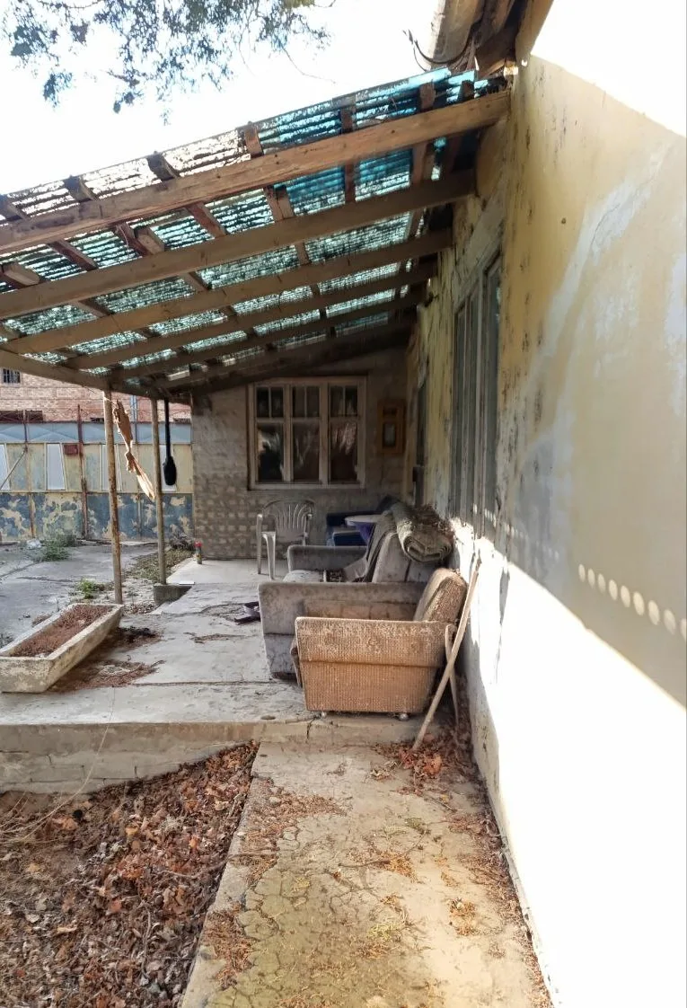 Дом с большим участком в центре села. 50 км до Нови Сада.