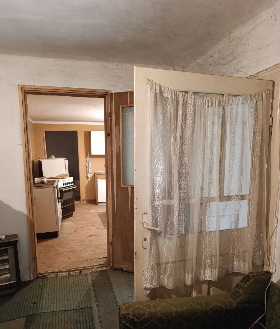 Дом с большим участком в центре села. 50 км до Нови Сада.